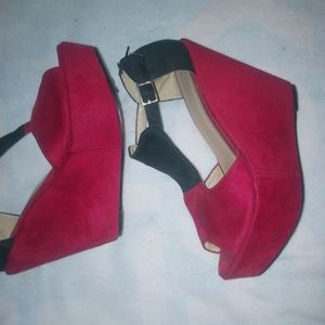 Red black faux suede wedges